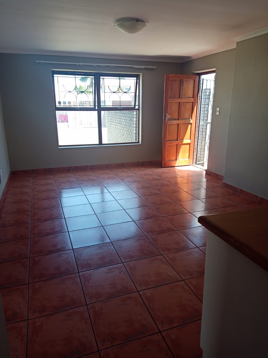 To Let 3 Bedroom Property for Rent in Oakglen Western Cape
